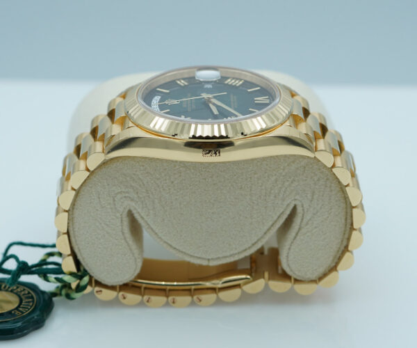 BRAND NEW  Rolex 228238 DAY DATE 40 YELLOW GOLD GREEN OMBRE DIAL 2025 FULL SET - Image 4