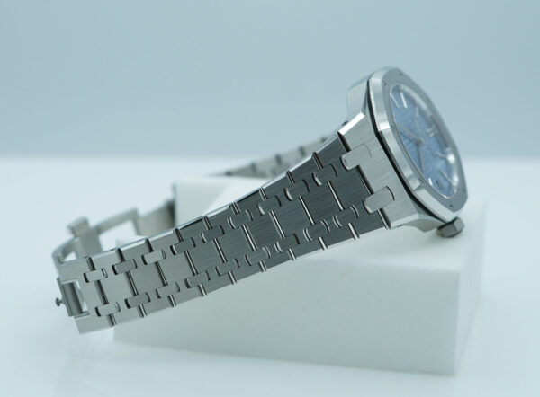 Audemars PIGUET ROYAL OAK 50TH ANNIVESARY 15550ST ICE BLUE DIAL 37MM 2022 FULL SET - Image 6