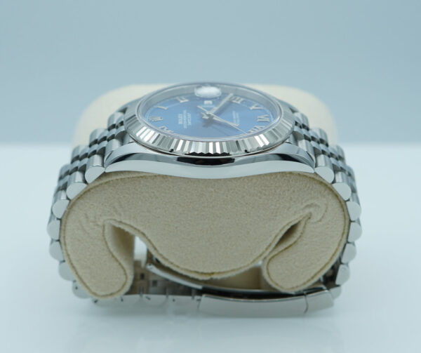 Rolex 126334 DATEJUST 41 FLUTED BEZEL BLUE ROMAN DIAL JUBILEE 2024 FULL SET - Image 4