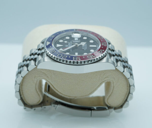 Rolex 126710BLRO PEPSI GMT MASTER 2 RED BLUE BEZEL JUBILEE BAND 2025 FULL SET - Image 4
