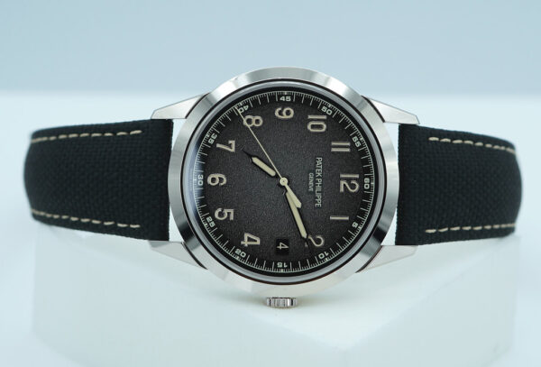 Patek PHILIPPE 5226G CALATRAVA 18K WHITE GOLD CHARCOAL GRAY DIAL 2022 FULL SET - Image 9