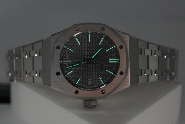 BRAND NEW Audemars PIGUET ROYAL OAK STEEL 15550ST GREY DIAL 37MM 2025 FULL SET - Image 11