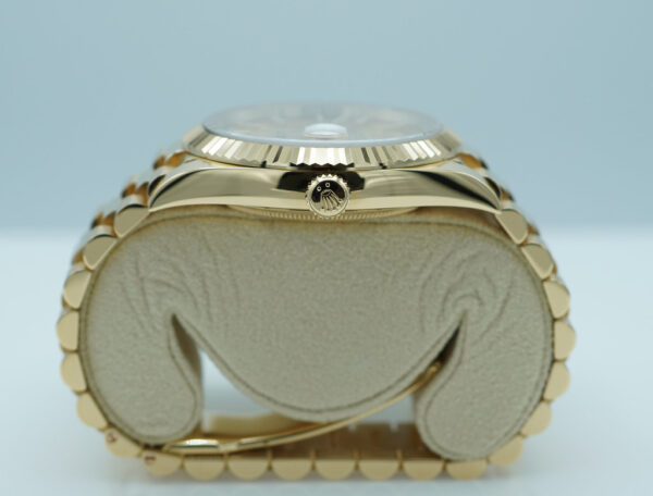 Rolex 228238 DAY DATE 40 18K YELLOW GOLD CHAMPAGNE STICK DIAL 2023 WARRANTY FULL SET - Image 3