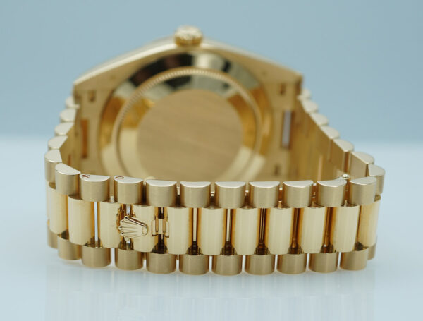 Rolex 228238 DAY DATE 40 18K YELLOW GOLD CHAMPAGNE STICK DIAL 2023 WARRANTY FULL SET - Image 7