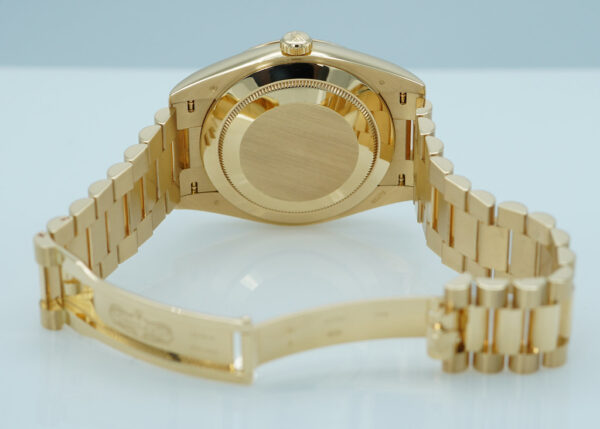 Rolex 228238 DAY DATE 40 18K YELLOW GOLD CHAMPAGNE STICK DIAL 2023 WARRANTY FULL SET - Image 8