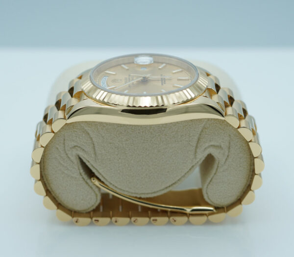 Rolex 228238 DAY DATE 40 18K YELLOW GOLD CHAMPAGNE STICK DIAL 2023 WARRANTY FULL SET - Image 4