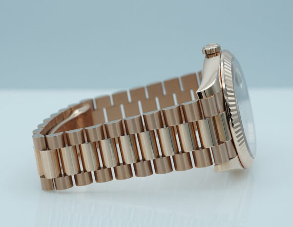 Rolex 228235 DAY DATE 40 18K ROSE GOLD OLIVE GREEN ROMAN DIAL 2023 WARRANTY FULL SET - Image 6