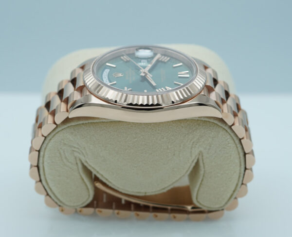 Rolex 228235 DAY DATE 40 18K ROSE GOLD OLIVE GREEN ROMAN DIAL 2023 WARRANTY FULL SET - Image 4