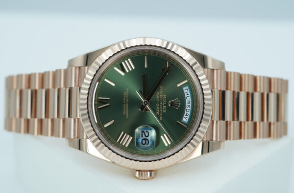 Rolex 228235 DAY DATE 40 18K ROSE GOLD OLIVE GREEN ROMAN DIAL 2023 WARRANTY FULL SET - Image 9