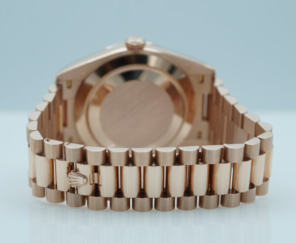 Rolex 228235 DAY DATE 40 18K ROSE GOLD OLIVE GREEN ROMAN DIAL 2023 WARRANTY FULL SET - Image 7