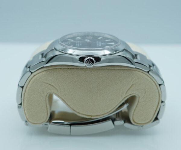 Rolex 214270 EXPLORER STAINLESS STEEL MARK 1 DIAL 39MM DISCONTINUED BOX & PAPER - Image 3