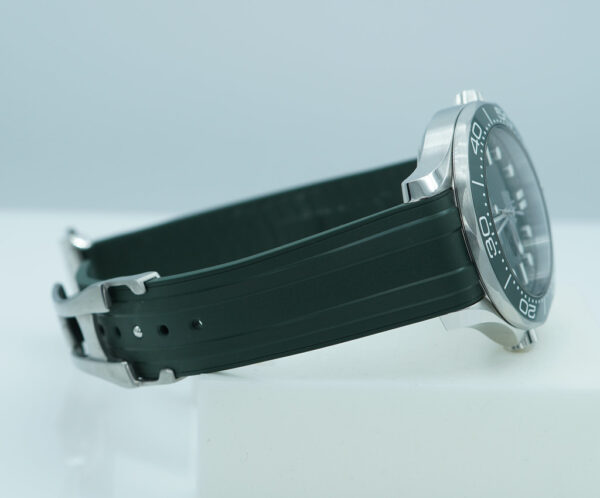 Omega SEAMASTER DIVER 300M GREEN WAVE DIAL GREEN BEZEL 2022 WARRANTY FULL SET - Image 6