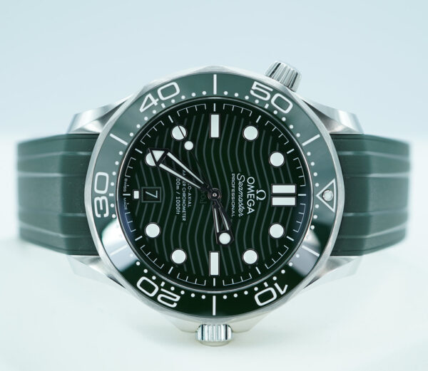 Omega SEAMASTER DIVER 300M GREEN WAVE DIAL GREEN BEZEL 2022 WARRANTY FULL SET - Image 9