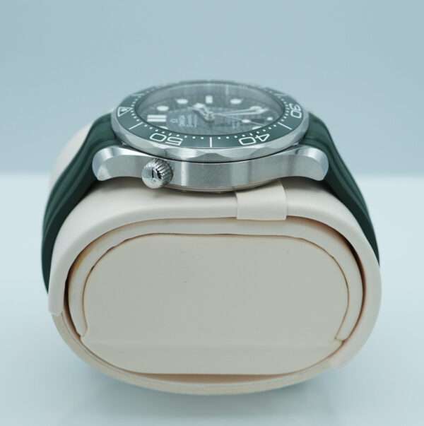 Omega SEAMASTER DIVER 300M GREEN WAVE DIAL GREEN BEZEL 2022 WARRANTY FULL SET - Image 4