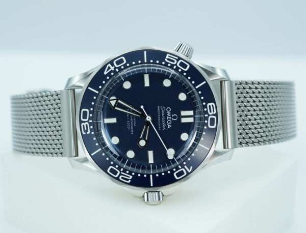 OMEGA SEAMASTER DIVER 300M 007 JAMES BOND 60th ANNIVERSARY 2024 WARRANTY FULL SET - Image 9