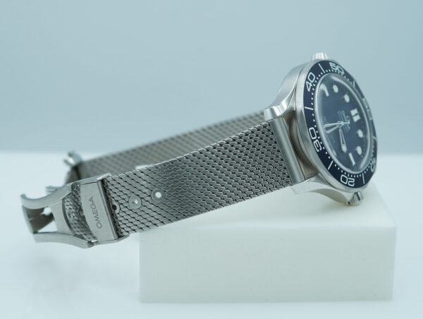 OMEGA SEAMASTER DIVER 300M 007 JAMES BOND 60th ANNIVERSARY 2024 WARRANTY FULL SET - Image 6