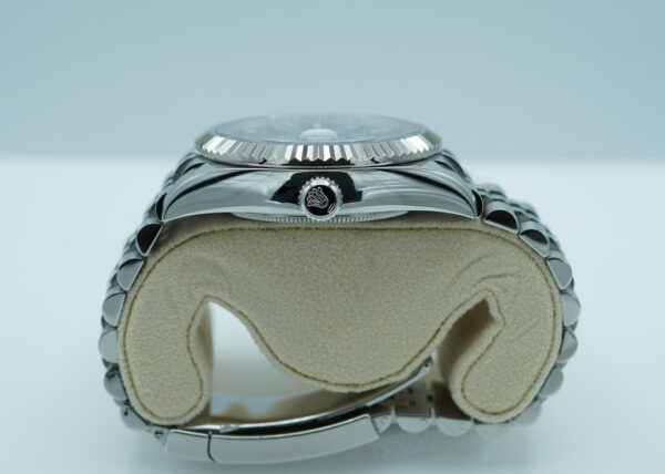 Rolex 326934 SKY-DWELLER BLUE DIAL JUBILEE BAND 2023 WARRANTY FULL SET - Image 3
