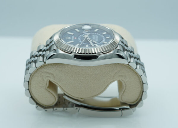 Rolex 326934 SKY-DWELLER BLUE DIAL JUBILEE BAND 2023 WARRANTY FULL SET - Image 4