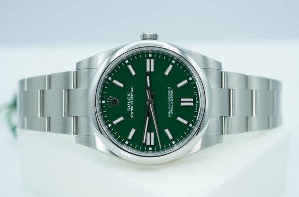 BRAND NEW Rolex 124300 OYSTER PERPETUAL 41 GREEN DIAL 2025 WARRANTY FULL SET - Image 10