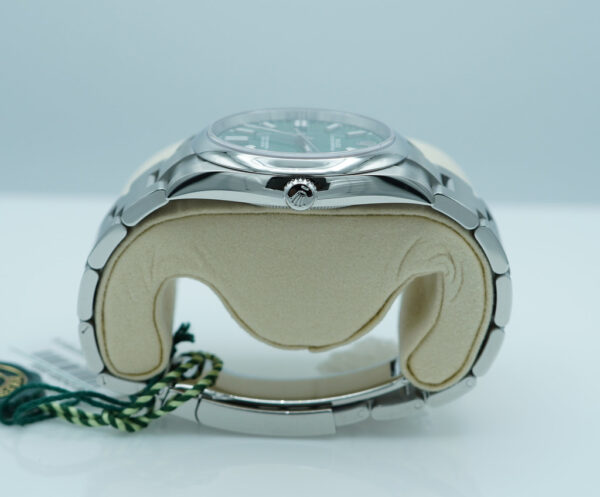 BRAND NEW Rolex 124300 OYSTER PERPETUAL 41 GREEN DIAL 2025 WARRANTY FULL SET - Image 3