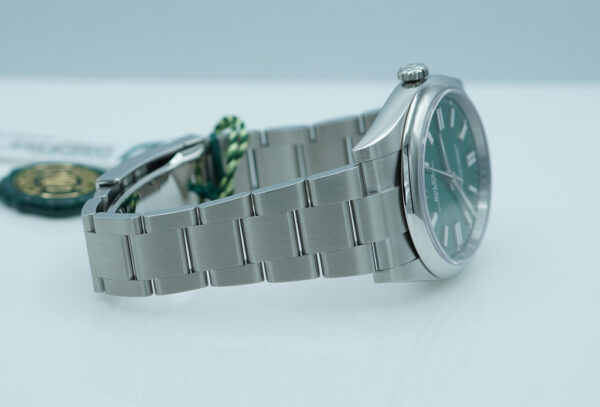 BRAND NEW Rolex 124300 OYSTER PERPETUAL 41 GREEN DIAL 2025 WARRANTY FULL SET - Image 6