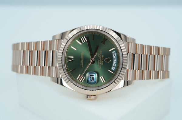 Rolex 228235 DAY DATE 40 18K ROSE GOLD OLIVE GREEN ROMAN DIAL 2023 WARRANTY FULL SET - Image 9