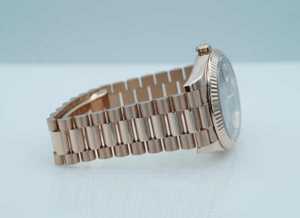 Rolex 228235 DAY DATE 40 18K ROSE GOLD OLIVE GREEN ROMAN DIAL 2023 WARRANTY FULL SET - Image 6