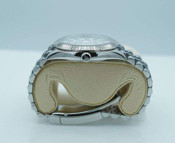 Rolex 126334 DATEJUST 41 FLUTED BEZEL WHITE DIAL JUBILEE BAND 2021 FULL SET - Image 3