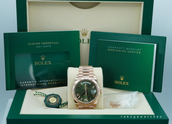 BRAND NEW Rolex 228235 DAY DATE 40 ROSE GOLD OLIVE GREEN ROMAN DIAL 2024 FULL SET - Image 2