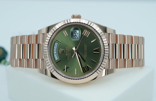 BRAND NEW Rolex 228235 DAY DATE 40 ROSE GOLD OLIVE GREEN ROMAN DIAL 2024 FULL SET - Image 10