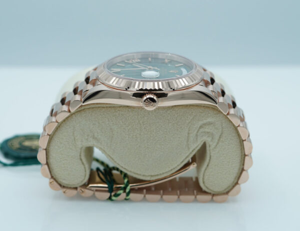 BRAND NEW Rolex 228235 DAY DATE 40 ROSE GOLD OLIVE GREEN ROMAN DIAL 2024 FULL SET - Image 3