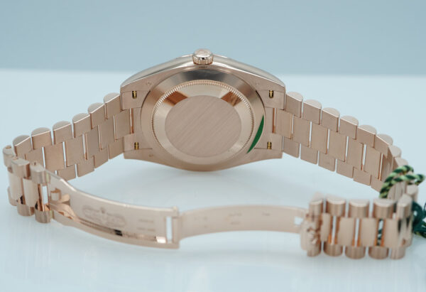 BRAND NEW Rolex 228235 DAY DATE 40 ROSE GOLD OLIVE GREEN ROMAN DIAL 2024 FULL SET - Image 8