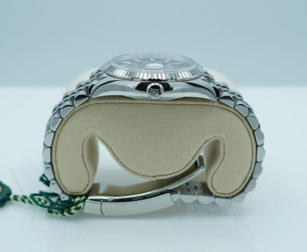 BRAND NEW  Rolex 126234 DATEJUST 36 FLUTED BEZEL BLUE DIAL JUBILEE BAND 2025 FULL SET - Image 3