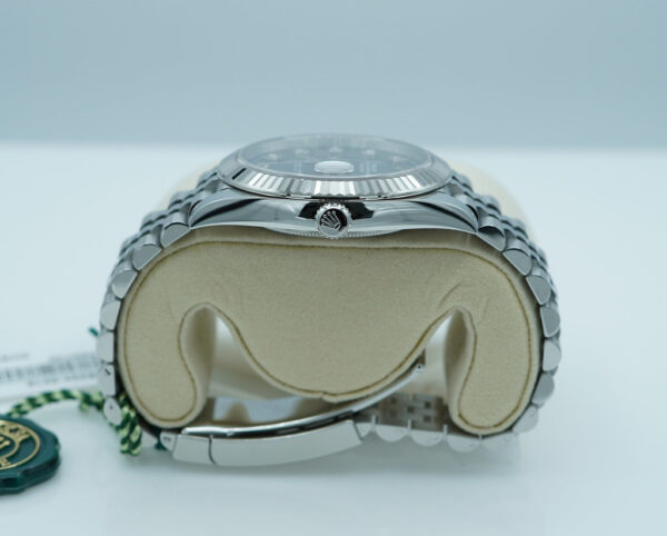 BRAND NEW Rolex 126334 DATEJUST 41 FLUTED BEZEL BLUE DIAMOND DIAL JUBILEE BAND 2025 FULL SET - Image 4