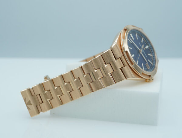 Vacheron CONSTANTIN OVERSEAS ROSE GOLD BLUE DIAL 4500V 2022 WARRANTY FULL SET - Image 6