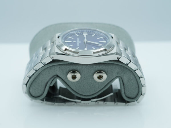 BRAND NEW Vacheron CONSTANTIN OVERSEAS 4520V STAINLESS STEEL BLUE DIAL 2025 NEW MODEL FULL SET - Image 4