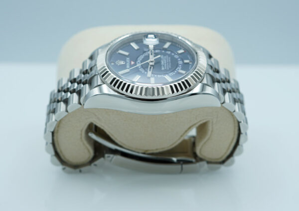 Rolex 326934 SKY-DWELLER BLUE DIAL JUBILEE BAND 2023 WARRANTY FULL SET - Image 3