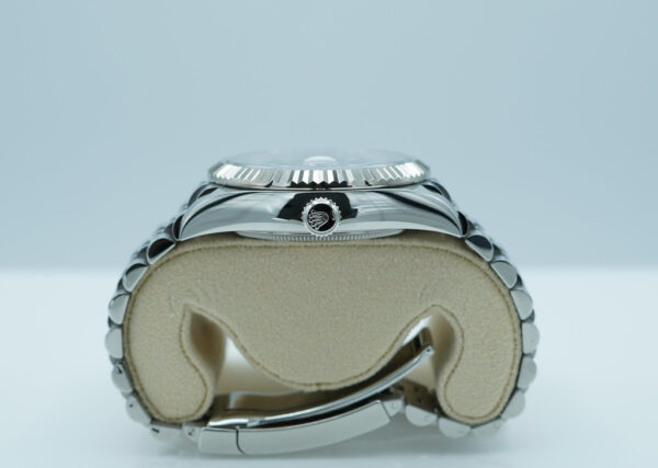 Rolex 326934 SKY-DWELLER BLUE DIAL JUBILEE BAND 2023 WARRANTY FULL SET - Image 4