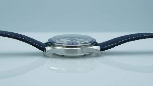 Omega SPEEDMASTER SILVER SNOOPY AWARD 50TH ANNIVERSARY 2024 WARRANTY FULL SET - Image 4