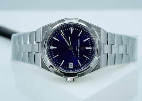 BRAND NEW Vacheron CONSTANTIN OVERSEAS 4520V STAINLESS STEEL BLUE DIAL 2025 NEW MODEL - Image 9