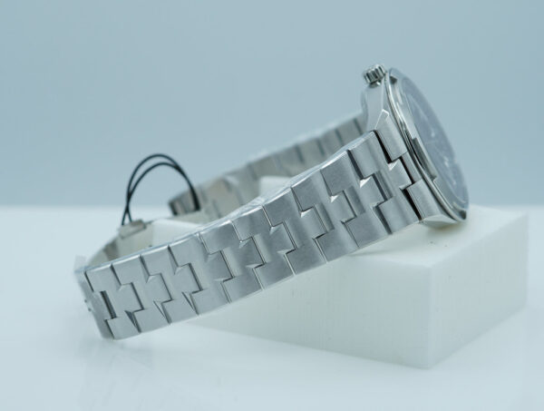 BRAND NEW Vacheron CONSTANTIN OVERSEAS 4520V STAINLESS STEEL BLUE DIAL 2025 NEW MODEL - Image 5