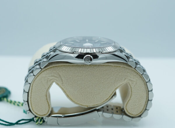 NEW Rolex 126334 DATEJUST 41 FLUTED BEZEL BLACK DIAL JUBILEE BAND 2022 WARRANTY FULL SET - Image 3