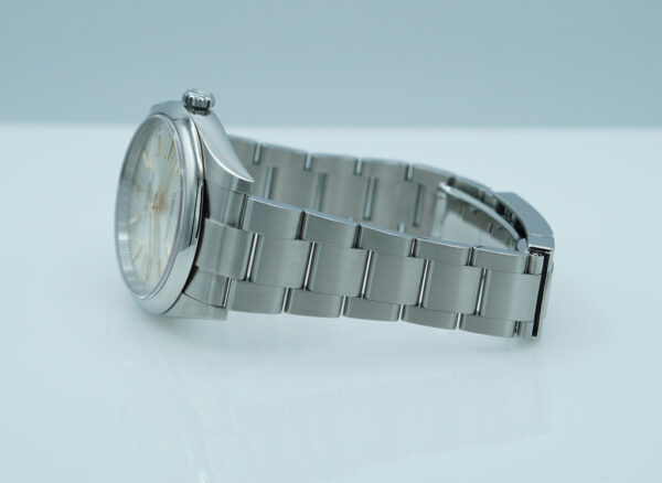 Rolex 124300 OYSTER PERPETUAL 41 SILVER GOLD ACCENTS DIAL 2023 WARRANTY FULL SET - Image 6