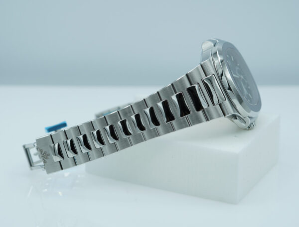 BRAND NEW Patek PHILIPPE 5990 NAUTILUS STEEL CHRONO TRAVEL TIME BLUE DIAL FULL SET - Image 5