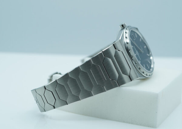 BRAND NEW Vacheron CONSTANTIN 222 HISTORIQUES 4200H STEEL BLUE DIAL NEW MODEL 2025 FULL SET - Image 6