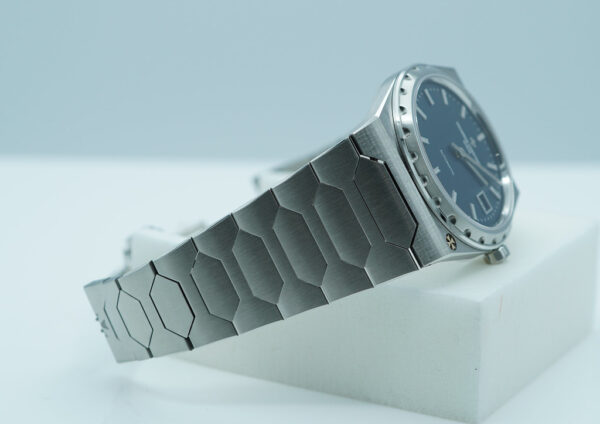 BRAND NEW Vacheron CONSTANTIN 222 HISTORIQUES 4200H STEEL BLUE DIAL NEW MODEL 2025 FULL SET - Image 5
