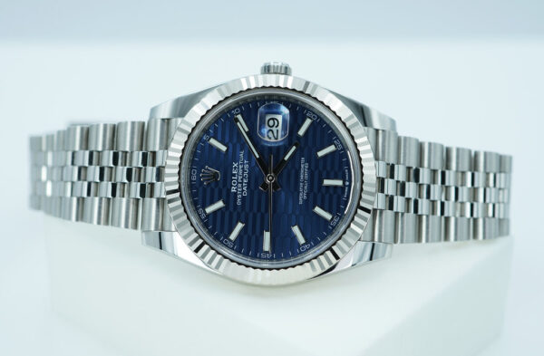 Rolex 126334 DATEJUST 41 FLUTED BEZEL BLUE MOTIF DIAL JUBILEE BAND 2022 FULL SET - Image 10