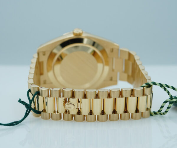 BRAND NEW Rolex 228238 DAY DATE 40 YELLOW GOLD GREEN OMBRE DIAL 2025 FULL SET - Image 7