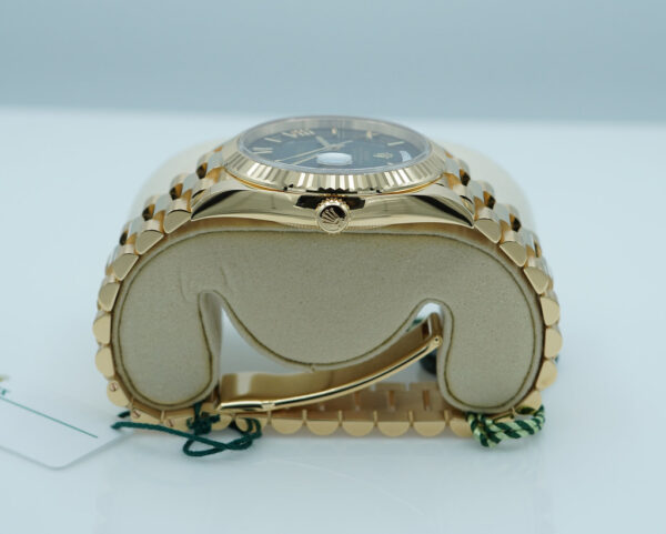 BRAND NEW Rolex 228238 DAY DATE 40 YELLOW GOLD GREEN OMBRE DIAL 2025 FULL SET - Image 3