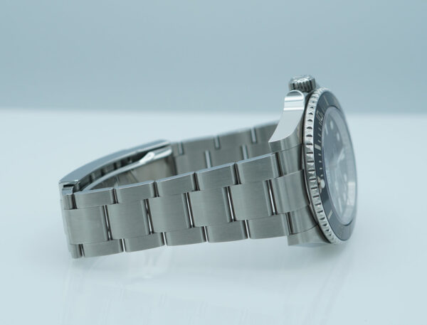 Rolex 124060 SUBMARINER NO DATE 41 NEW MODEL 2025 WARRANTY FULL SET - Image 5